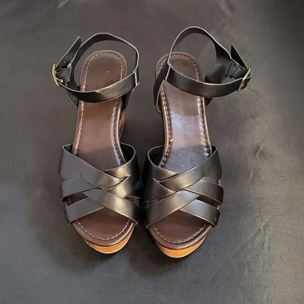 CITYCLASSIFIED ANKLE STRAP ADJUSTABLE BUCK CRISSCROSS OPEN TOE WEDGE SANDAL
